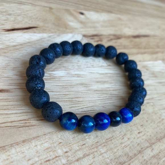 Lava rock diffuser bracelet with blue sodalite beads - Picture 1 of 5